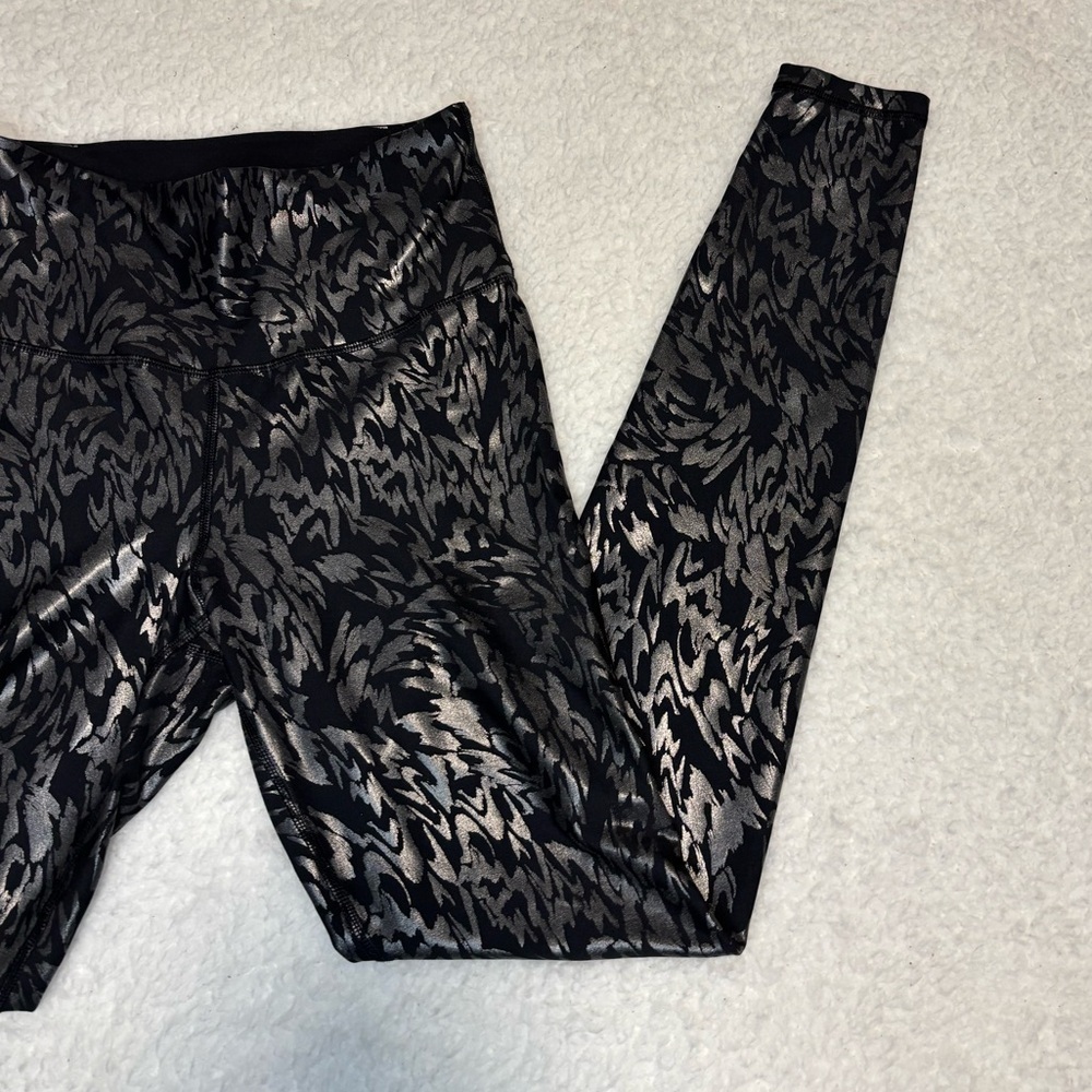 Old Navy Active Women High Rise Powersoft Foil-Print Leggings - Picture 2 of 8